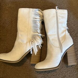 Suede cream fringe boots